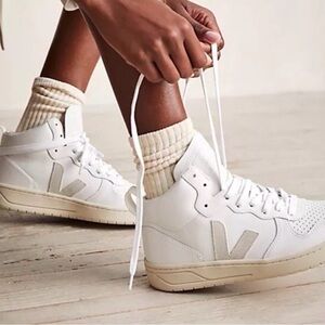 Veja V15 White and Cream High-Top Sneakers Womens size 8